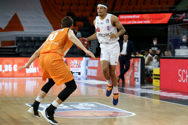 热身赛鏖战 热身赛鏖战